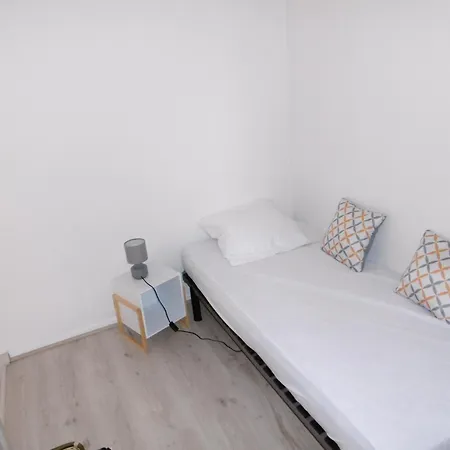 T2 Mezzanine 5 Pers, Clim, Terrasse, Parking, Proche Et Commerces - Fr-1-795-16 Fleury (Aude)